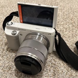 Sony NEX-F3 Mirrorless Interchangeable-lens Camera
